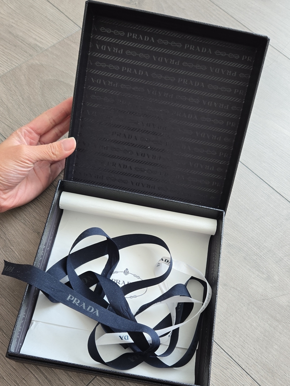 Prada Box - Picture 3 of 3